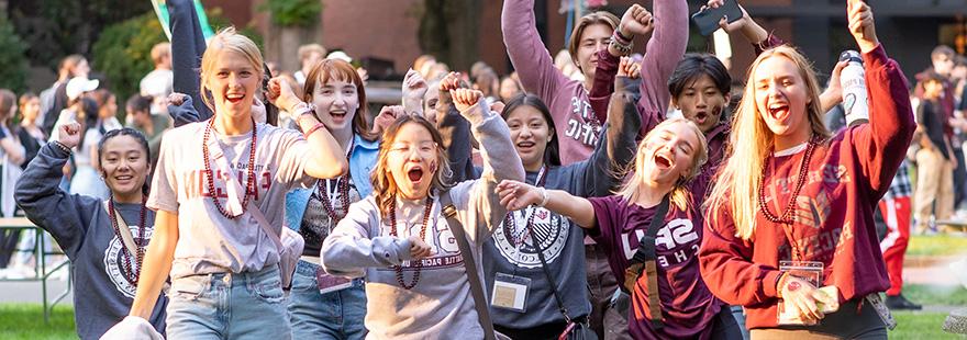 SPU students cheering during Orientation